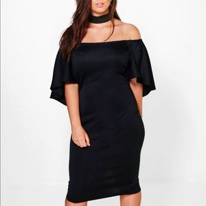 NWT Boohoo Plus Choker Detail Drape Sleeve Midi